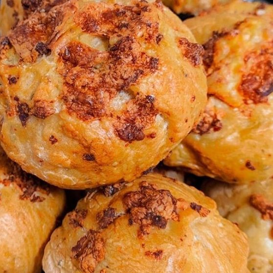 PÃO DE LINGUIÇA COM ERVAS FINAS